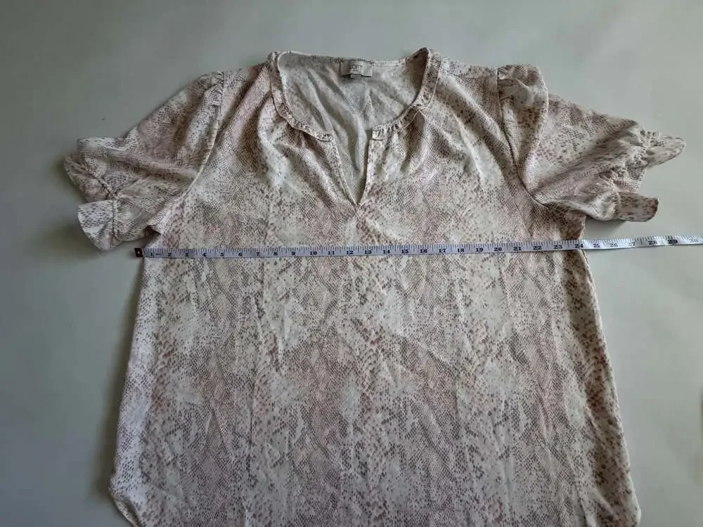 Loft Blouse XL Womens Pink White Snakeskin Print Ruffle Puff Sleeve V-Neck Y2K
